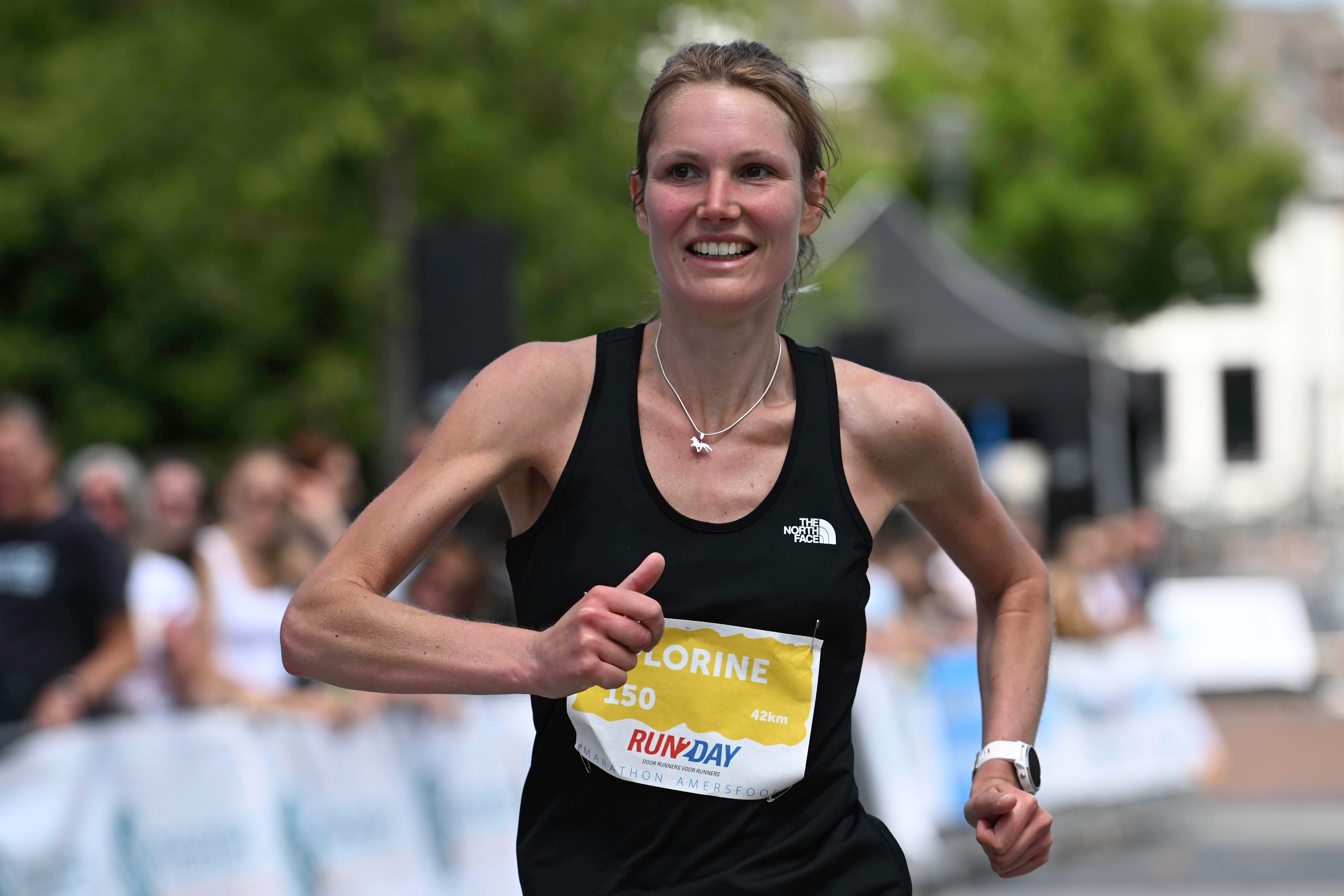 Florine_marathon_finish_close-up